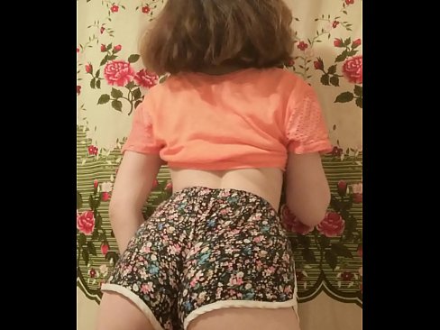 ❤️ Tânără sexy care se dezbracă de pantaloni scurți în fața camerei de filmat ️  at ro.mobilecric.top