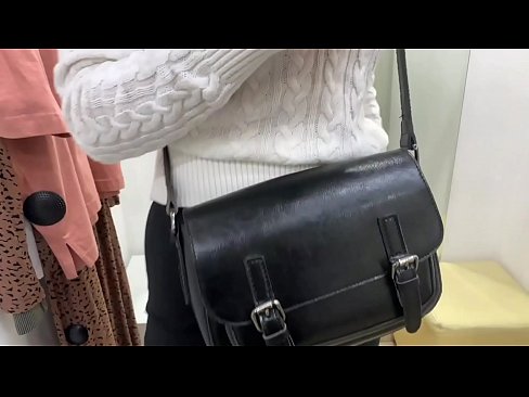 ❤️ Masturbarea în public a tinerei târfe FeralBerry cu un dildo în cabina de probă ️  at ro.mobilecric.top